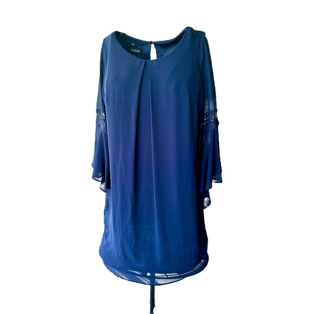 A. BYER, NWOT, WOMENS, NAVY BLUE SHEATH DRESS. 3/4 BELL SLEEVES. SIZE M